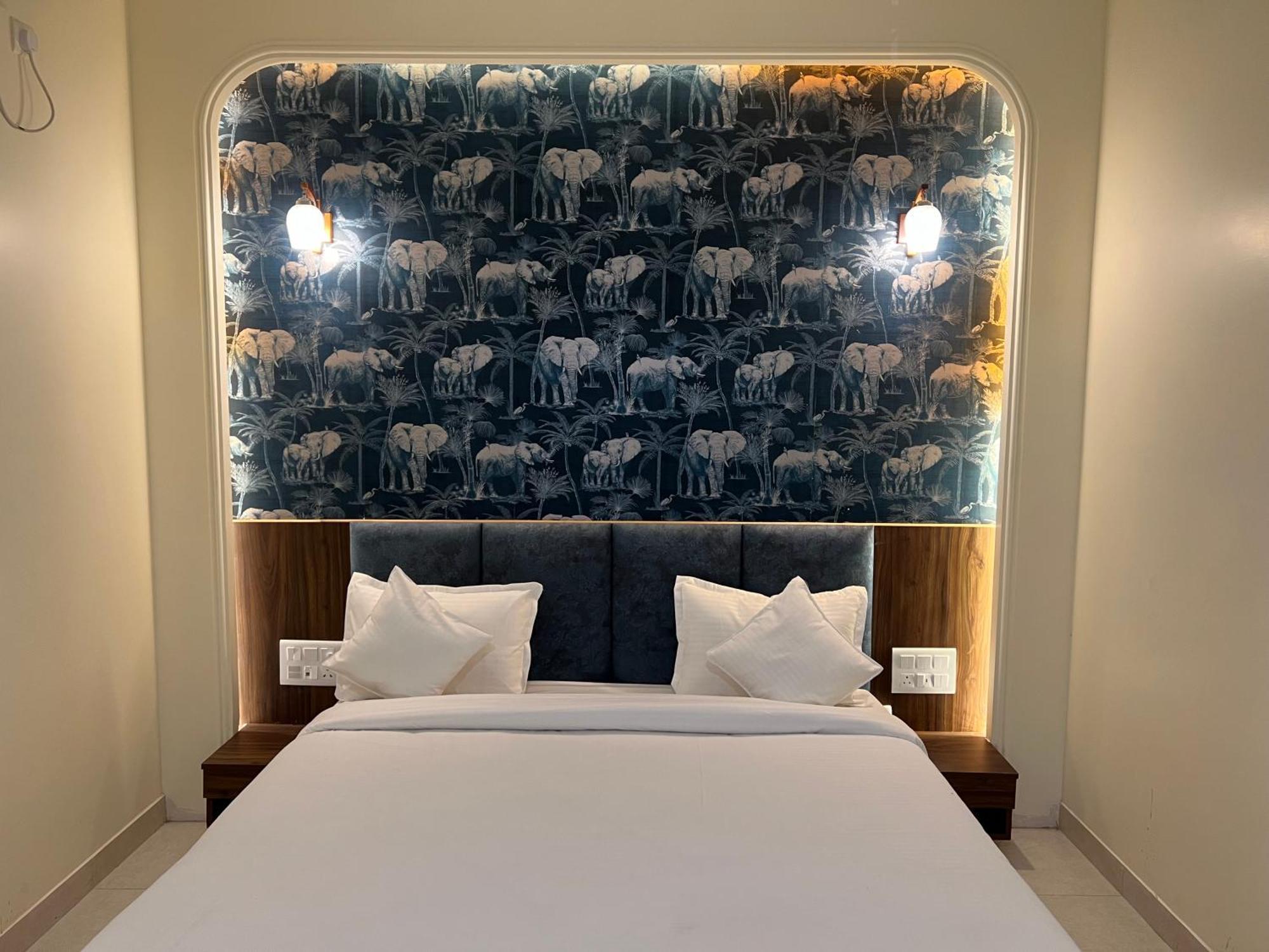 The Blue Vista Hotel เกรทเตอร์นอยดา ภายนอก รูปภาพ