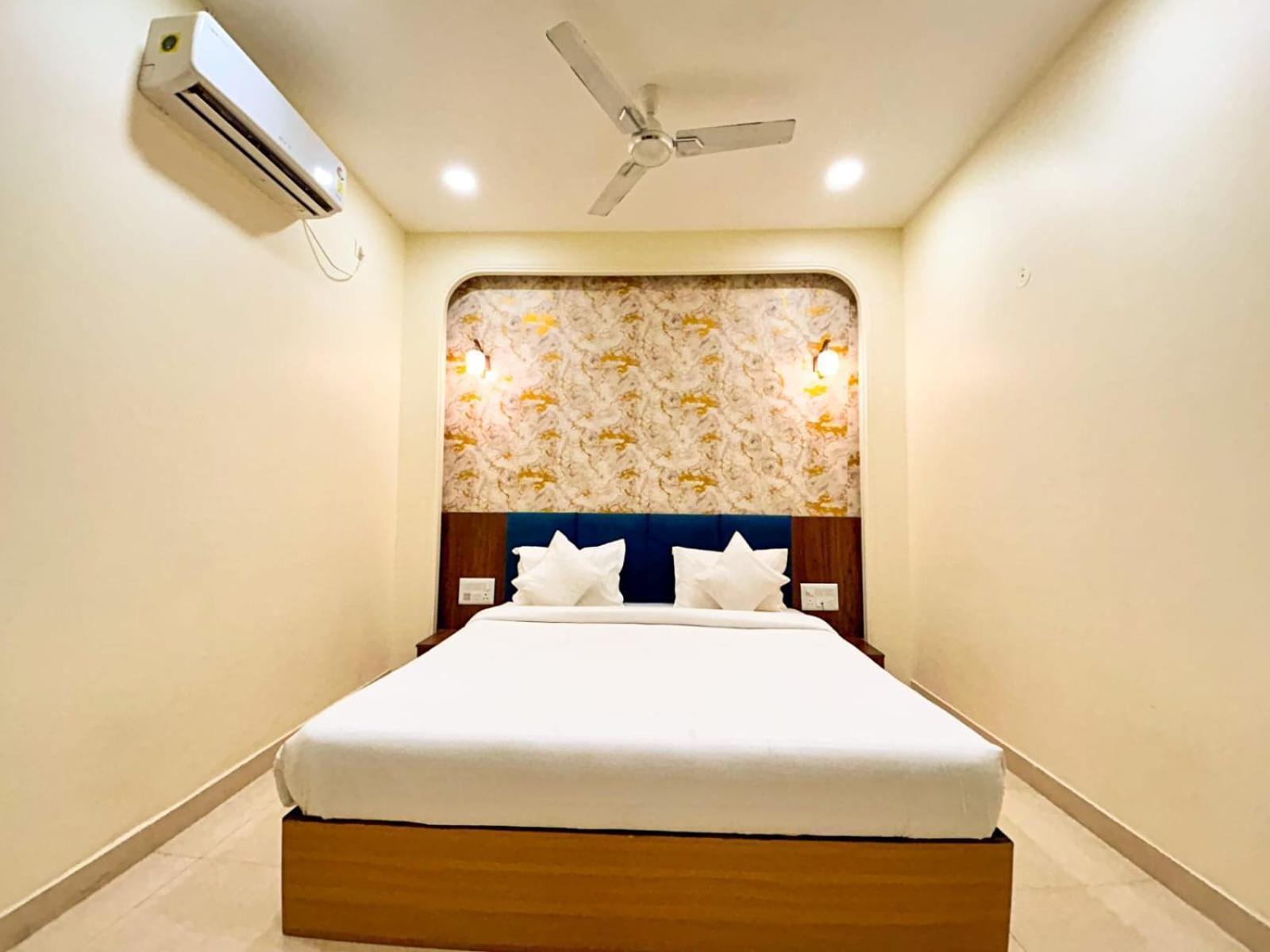 The Blue Vista Hotel เกรทเตอร์นอยดา ภายนอก รูปภาพ