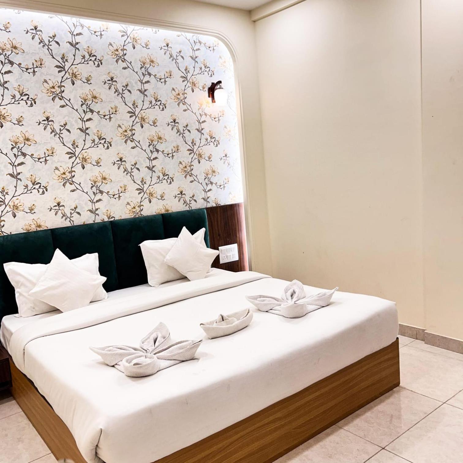 The Blue Vista Hotel เกรทเตอร์นอยดา ภายนอก รูปภาพ